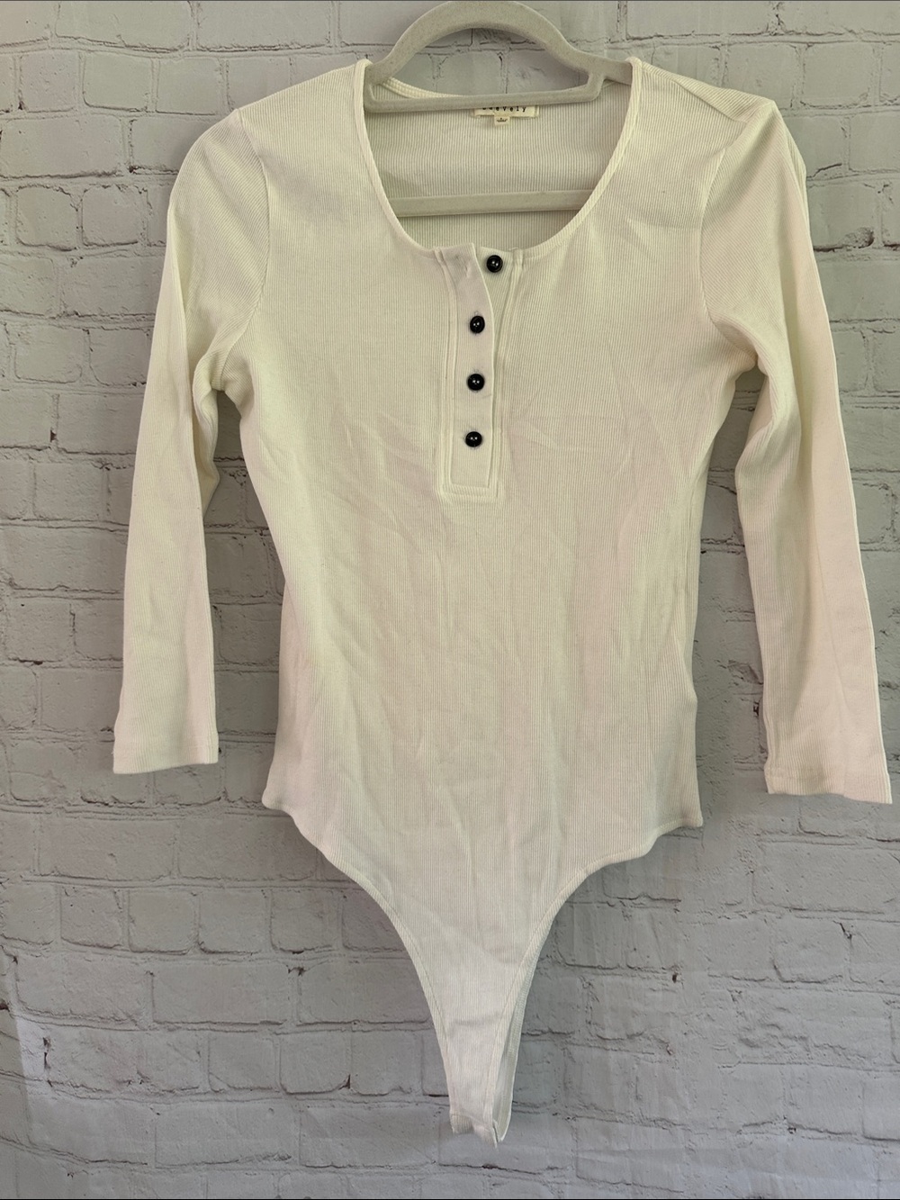 Bae Vely Cream Ribbed Button-Front 3/4-Sleeve Bodysuit New size L